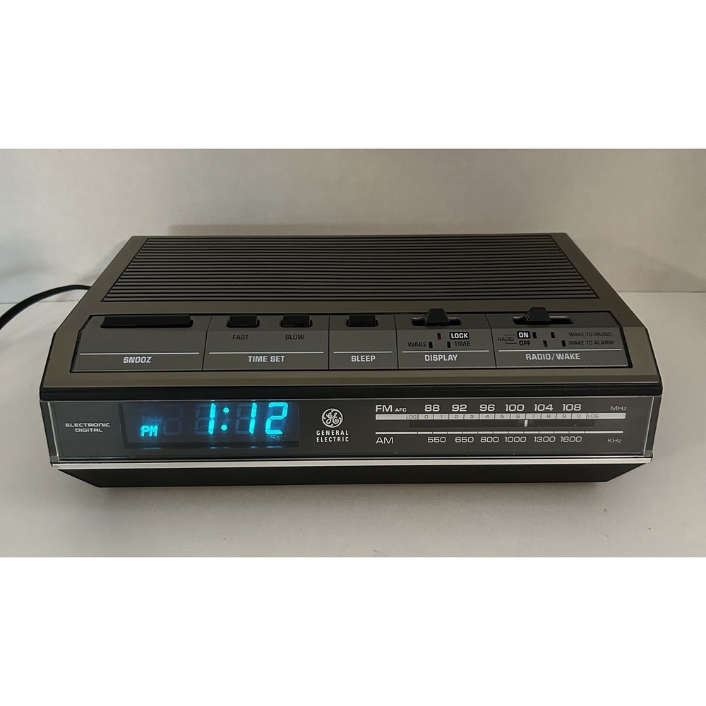 General Electric Vtg Digital Alarm Clock Radio Model Number 7-4642B Blue Letters